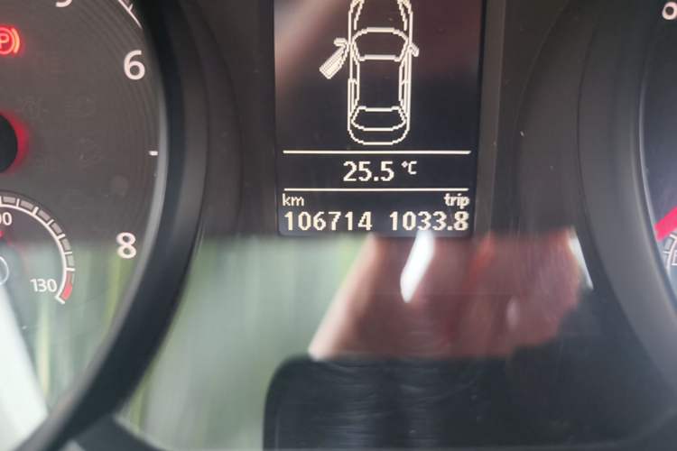Used Volkswagen Passat 2016 280TSI DSG Prestige Edition Odometer Close Up
