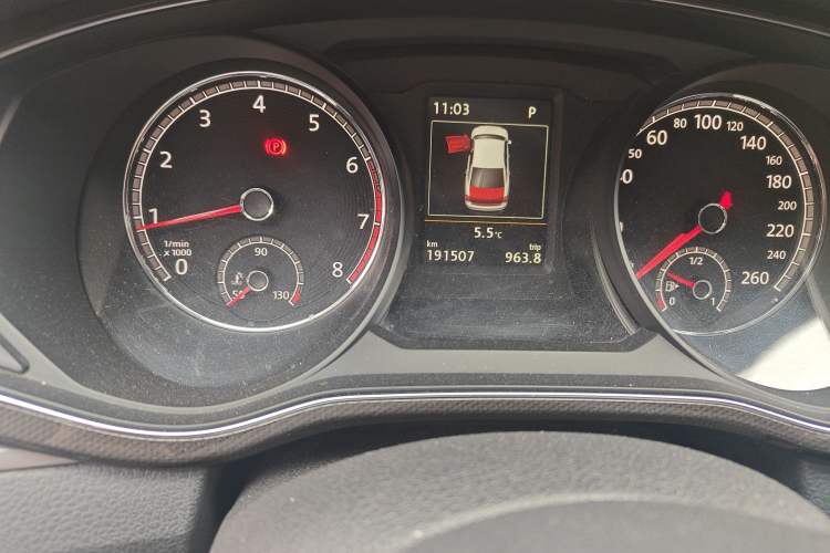 Used Volkswagen Passat 2016 330TSI DSG Prestige Edition Odometer Close Up