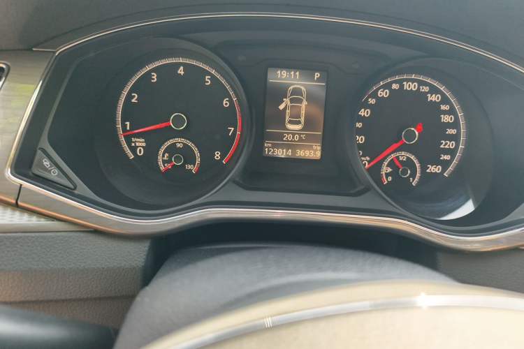 Used Volkswagen Passat 2016 280TSI DSG Prestige Edition Odometer Close Up