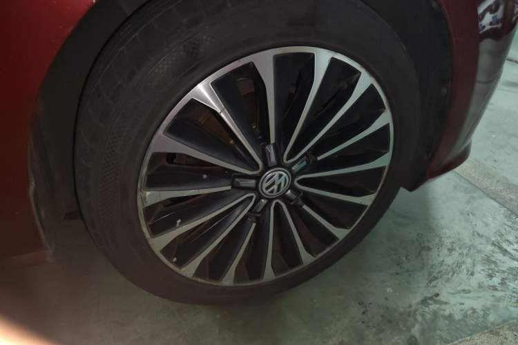 Used Volkswagen Passat 2016 330TSI DSG Prestige Edition Right Front Wheel Hub