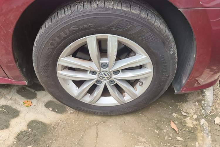 Used Volkswagen Passat 2016 280TSI DSG Prestige Edition Right Front Wheel Hub