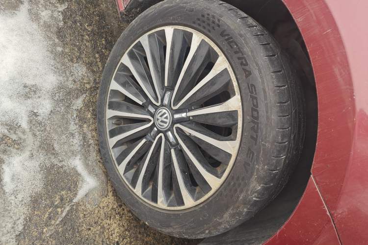 Used Volkswagen Passat 2016 330TSI DSG Prestige Edition Right Front Wheel Hub