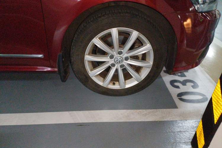 Used Volkswagen Passat 2016 330TSI DSG Luxury Edition Right Front Wheel Hub