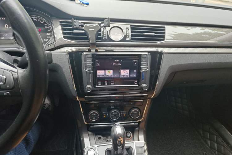 Used Volkswagen Passat 2016 330TSI DSG Prestige Edition Audio And AC Panel