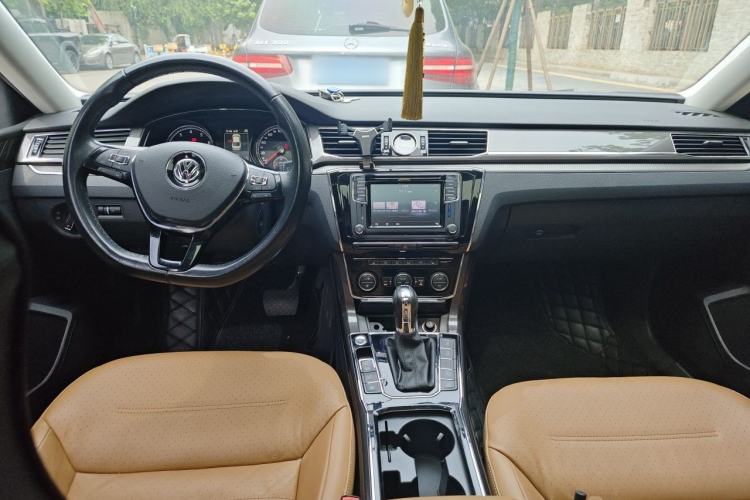 Used Volkswagen Passat 2016 330TSI DSG Prestige Edition Center Console