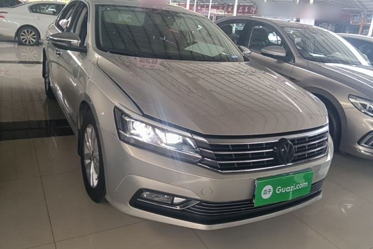 Used Volkswagen Passat 2016 330TSI DSG Luxury Edition Front Right 45 Deg