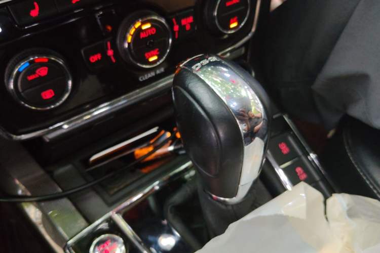 Used Volkswagen Passat 2016 330TSI DSG Prestige Edition Gear Lever