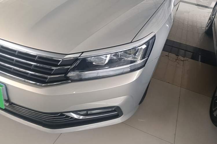 Used Volkswagen Passat 2016 330TSI DSG Luxury Edition Left Front Headlight