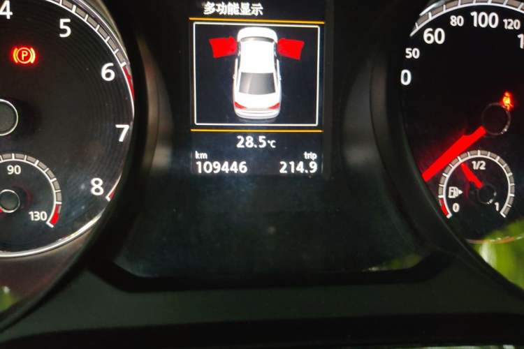 Used Volkswagen Passat 2016 330TSI DSG Prestige Edition Odometer Close Up