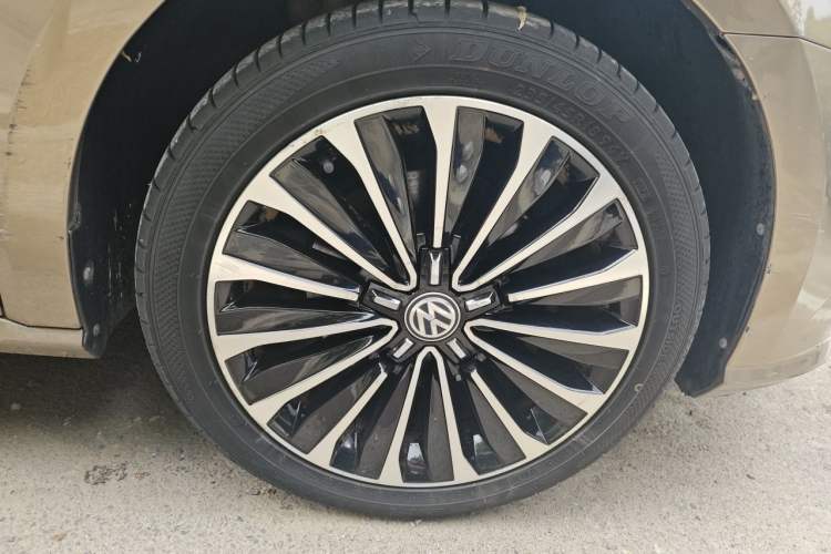 Used Volkswagen Passat 2016 330TSI DSG Prestige Edition Right Front Wheel Hub