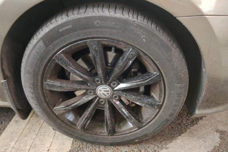 Used Volkswagen Passat 2016 330TSI DSG Prestige Edition Right Front Wheel Hub