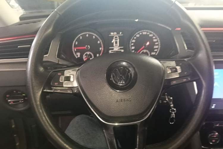 Used Volkswagen Passat 2016 330TSI DSG Luxury Edition Steering Wheel