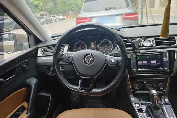 Used Volkswagen Passat 2016 330TSI DSG Prestige Edition Steering Wheel