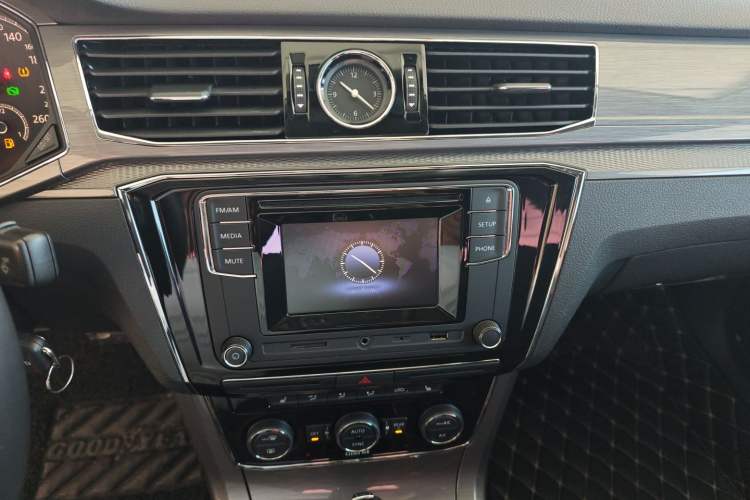 Used Volkswagen Passat 2016 330TSI DSG Luxury Edition Audio And AC Panel