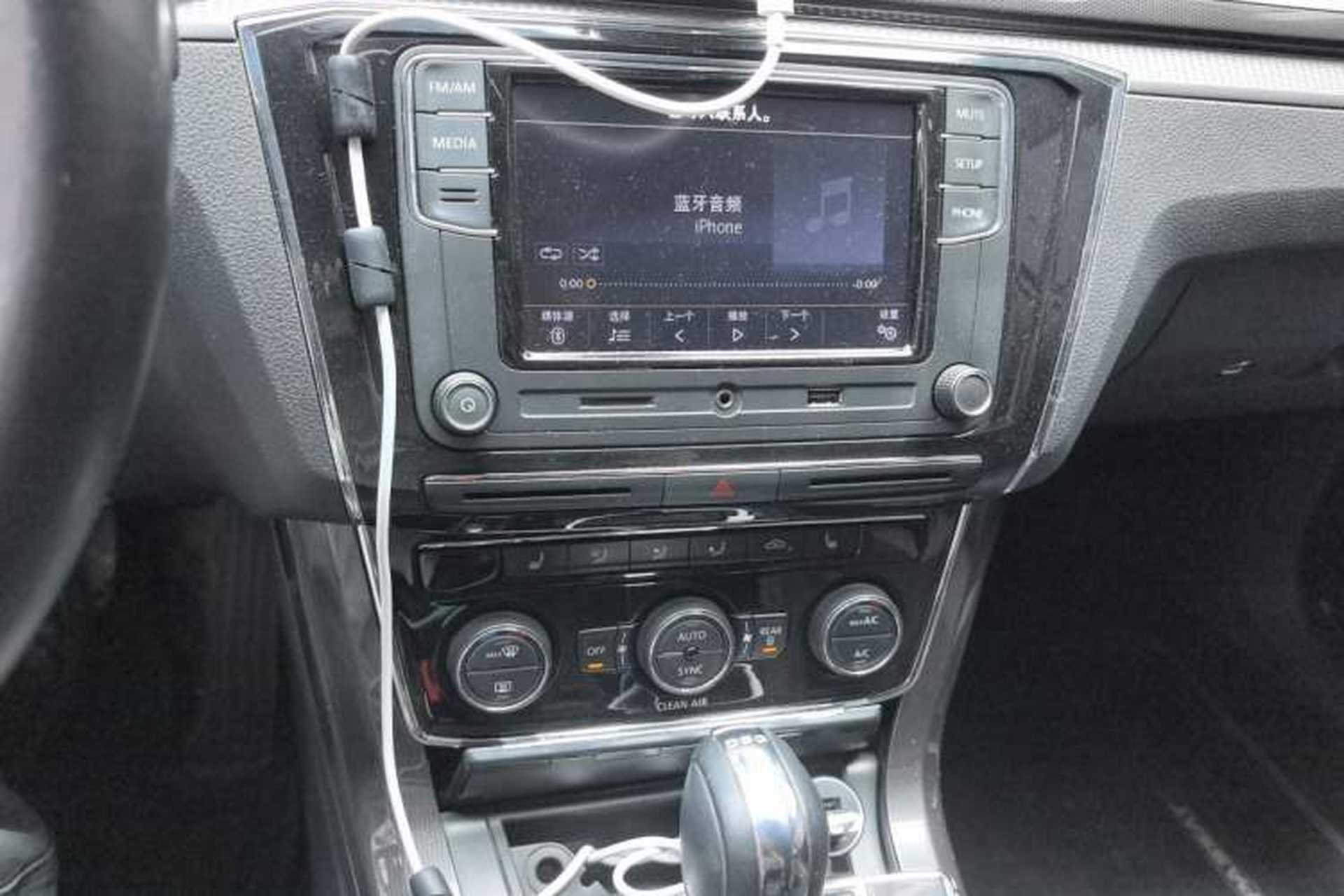Used Volkswagen Passat 2016 330TSI DSG Prestige Edition Audio And AC Panel