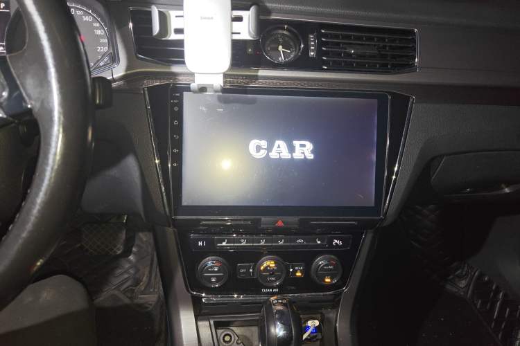 Used Volkswagen Passat 2016 330TSI DSG Luxury Edition Audio And AC Panel