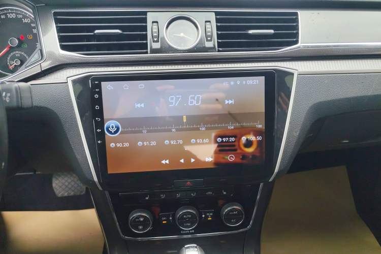 Used Volkswagen Passat 2016 330TSI DSG Prestige Edition Audio And AC Panel