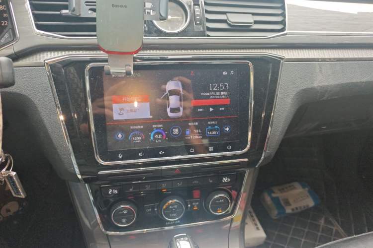 Used Volkswagen Passat 2016 330TSI DSG Luxury Edition Audio And AC Panel