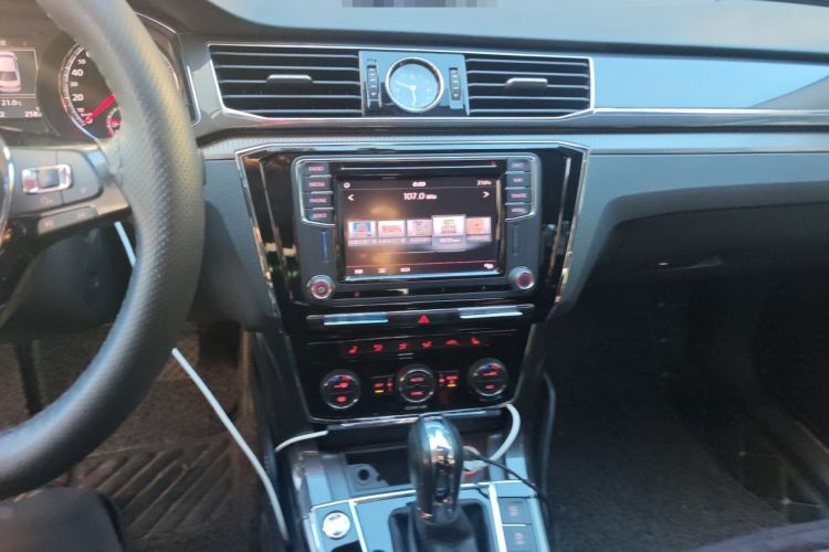 Used Volkswagen Passat 2016 330TSI DSG Prestige Edition Audio And AC Panel