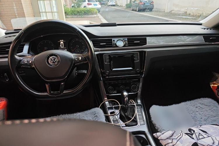 Used Volkswagen Passat 2016 330TSI DSG Luxury Edition Center Console