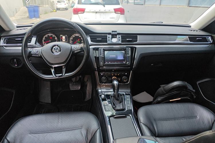 Used Volkswagen Passat 2016 330TSI DSG Prestige Edition Center Console