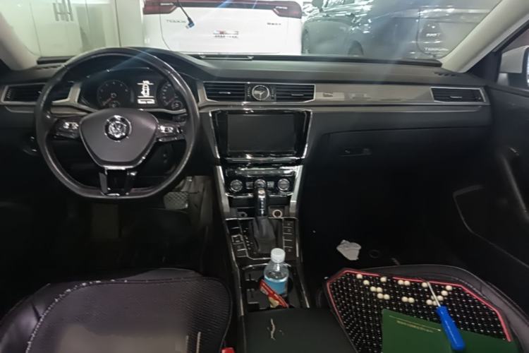 Used Volkswagen Passat 2016 330TSI DSG Luxury Edition Center Console