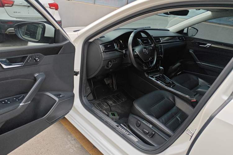 Used Volkswagen Passat 2016 330TSI DSG Prestige Edition Driver Seat