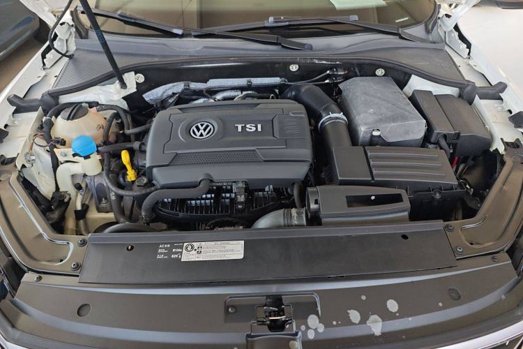 Used Volkswagen Passat 2016 330TSI DSG Luxury Edition Engine Bay