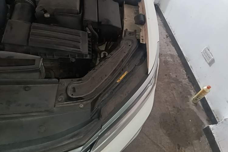 Used Volkswagen Passat 2016 330TSI DSG Luxury Edition Engine Bay Left