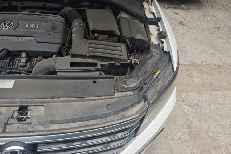 Used Volkswagen Passat 2016 330TSI DSG Luxury Edition Engine Bay Left