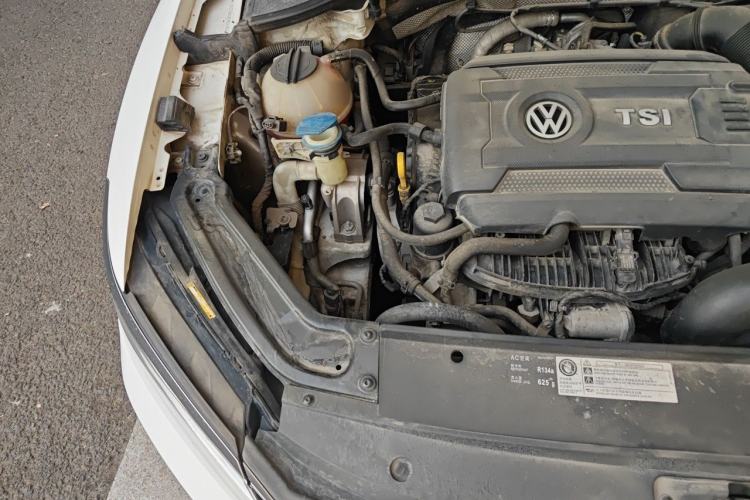 Used Volkswagen Passat 2016 330TSI DSG Luxury Edition Engine Bay Right