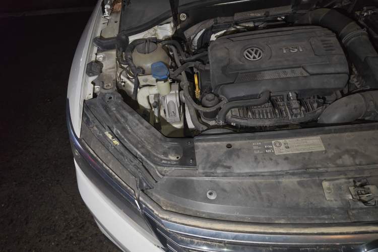 Used Volkswagen Passat 2016 330TSI DSG Luxury Edition Engine Bay Right
