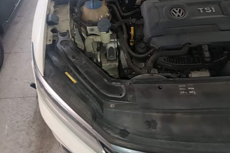 Used Volkswagen Passat 2016 330TSI DSG Luxury Edition Engine Bay Right
