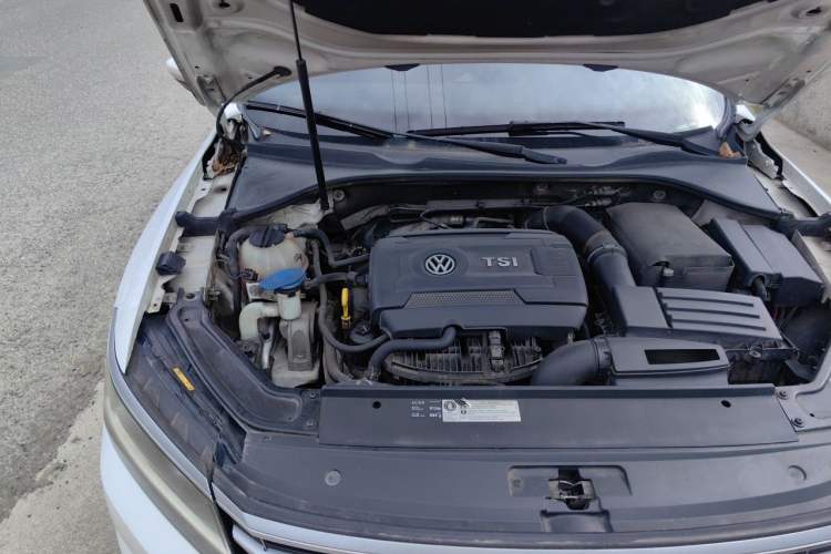 Used Volkswagen Passat 2016 330TSI DSG Luxury Edition Engine Bay Right
