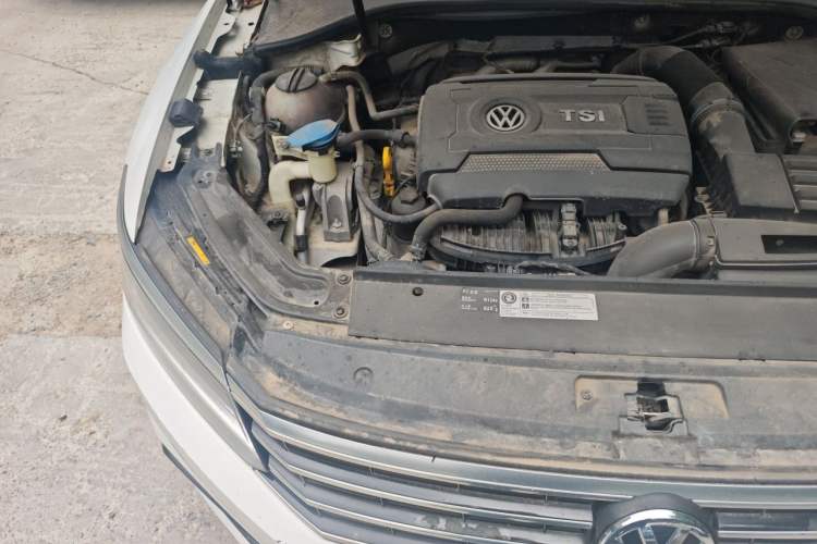 Used Volkswagen Passat 2016 330TSI DSG Luxury Edition Engine Bay Right