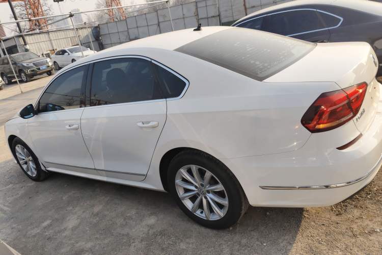 Used Volkswagen Passat 2016 330TSI DSG Luxury Edition Exterior 3