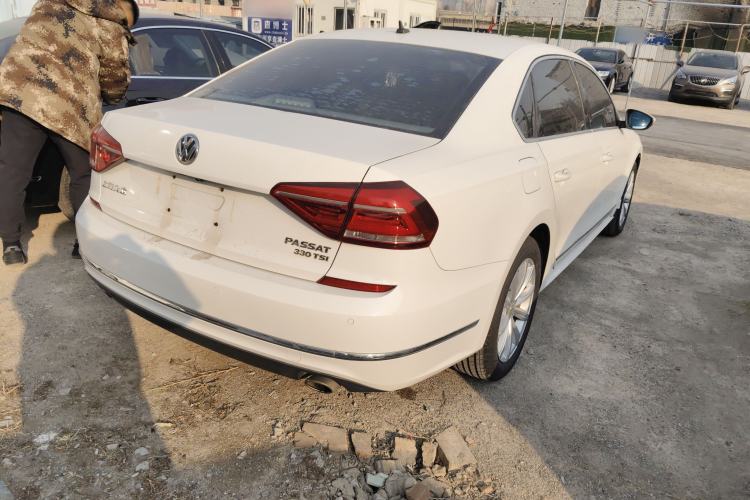 Used Volkswagen Passat 2016 330TSI DSG Luxury Edition Exterior 5