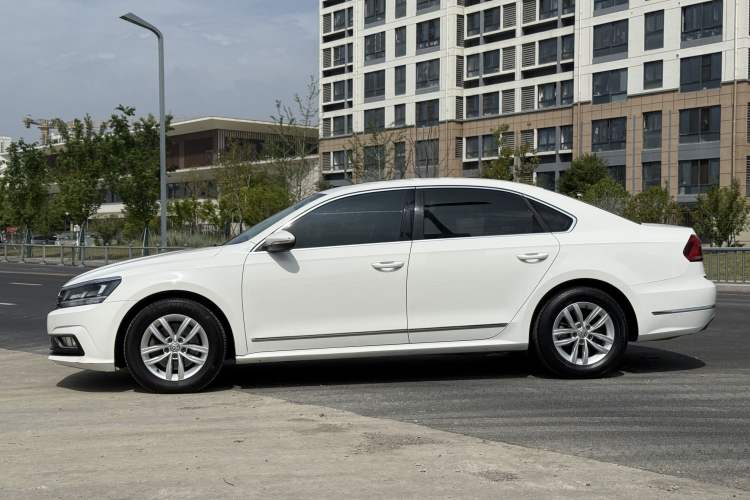 Used Volkswagen Passat 2016 330TSI DSG Luxury Edition Exterior 8