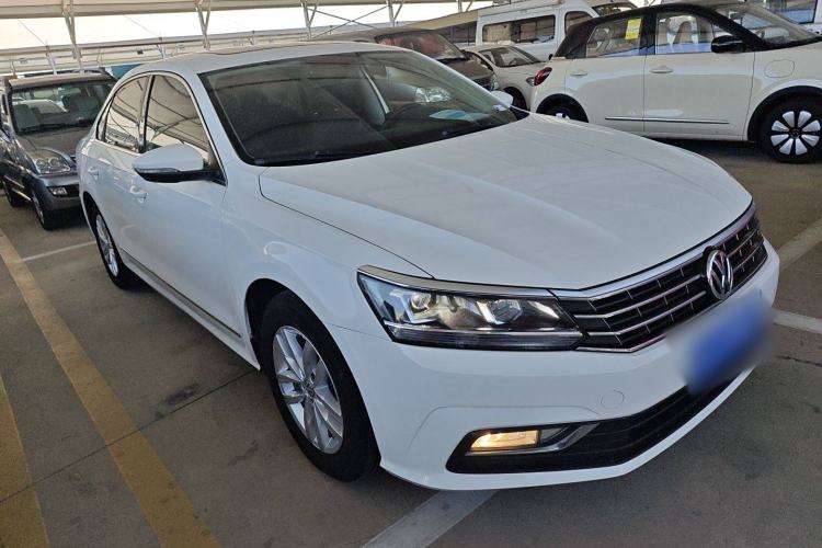 Used Volkswagen Passat 2016 330TSI DSG Luxury Edition Front Right 45 Deg