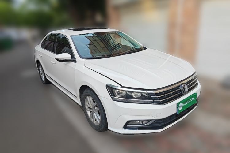 Used Volkswagen Passat 2016 330TSI DSG Luxury Edition Front Right 45 Deg