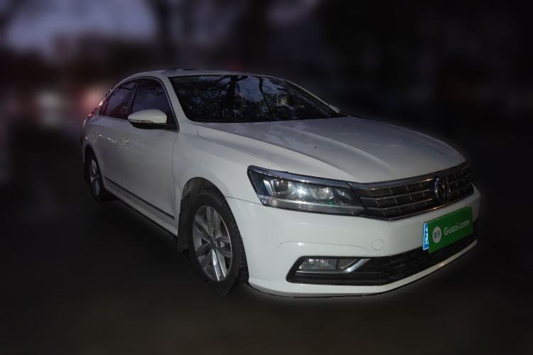 Used Volkswagen Passat 2016 330TSI DSG Luxury Edition Front Right 45 Deg