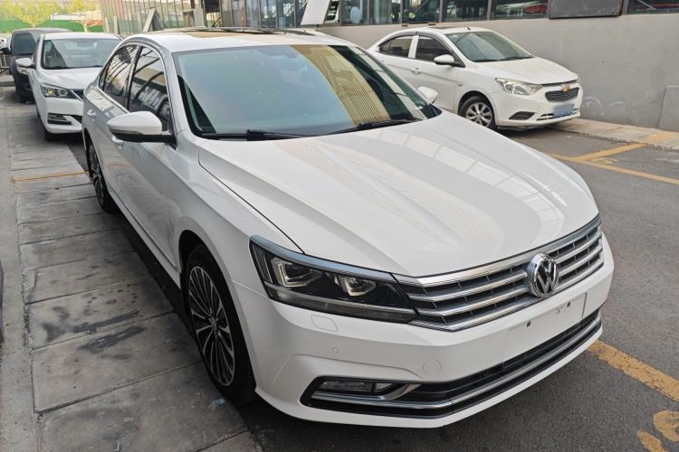 Used Volkswagen Passat 2016 330TSI DSG Prestige Edition Front Right 45 Deg