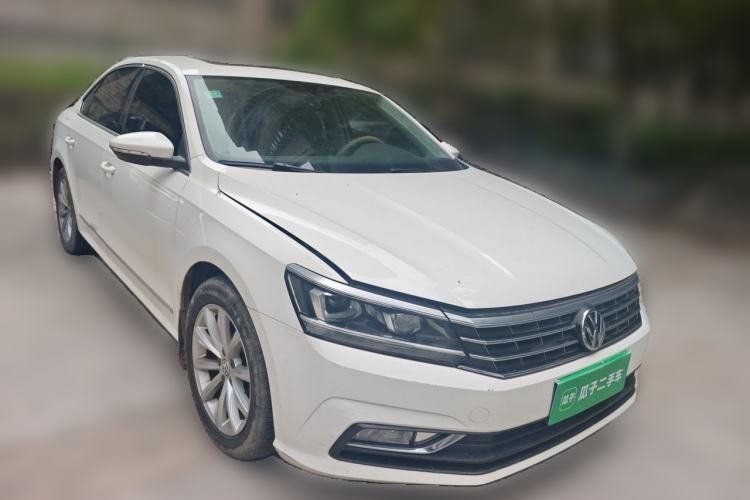 Used Volkswagen Passat 2016 330TSI DSG Luxury Edition Front Right 45 Deg