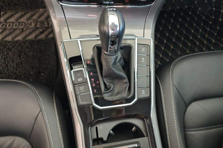 Used Volkswagen Passat 2016 330TSI DSG Luxury Edition Gear Lever