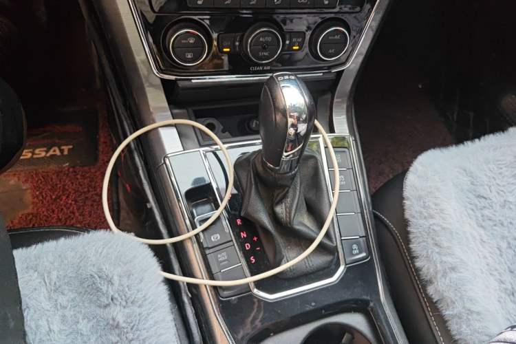 Used Volkswagen Passat 2016 330TSI DSG Luxury Edition Gear Lever