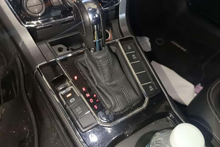 Used Volkswagen Passat 2016 330TSI DSG Luxury Edition Gear Lever