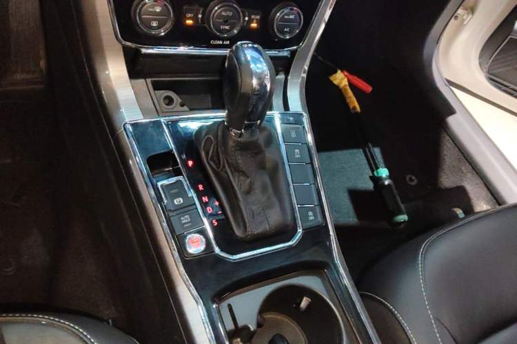 Used Volkswagen Passat 2016 280TSI DSG Prestige Edition Gear Lever