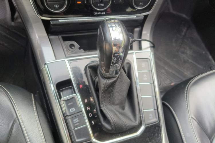 Used Volkswagen Passat 2016 330TSI DSG Luxury Edition Gear Lever