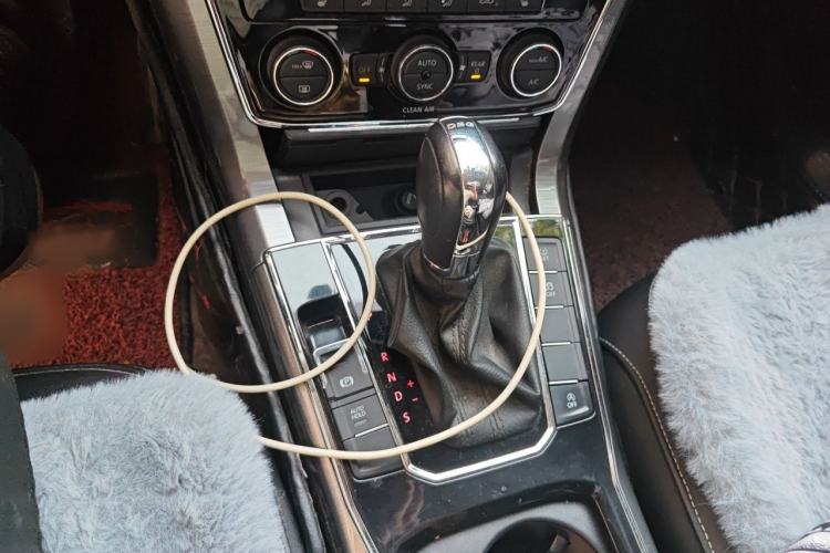 Used Volkswagen Passat 2016 330TSI DSG Luxury Edition Gear Lever
