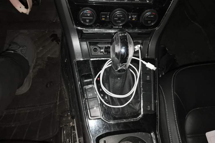 Used Volkswagen Passat 2016 280TSI DSG Prestige Edition Gear Lever